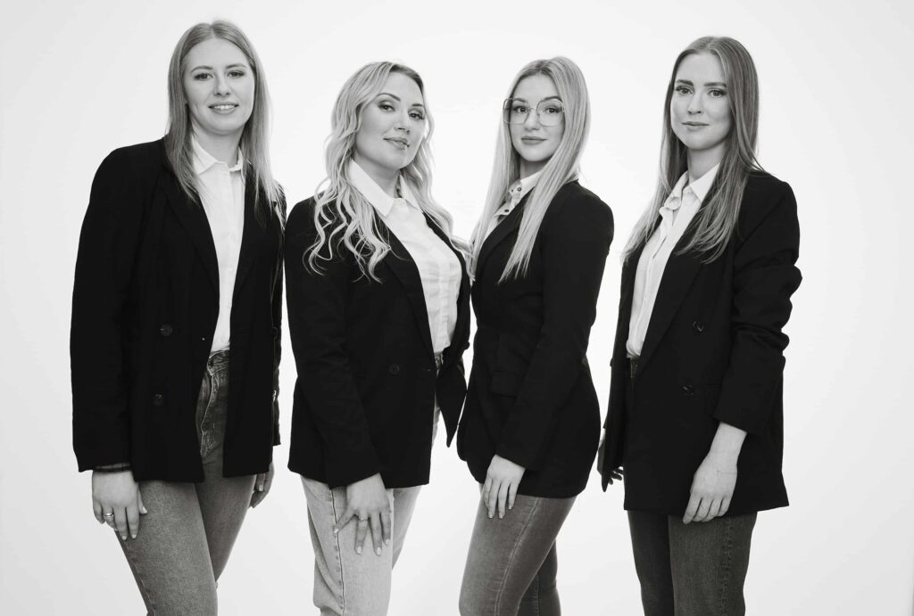 portrety na białbym tle piotr gajewski